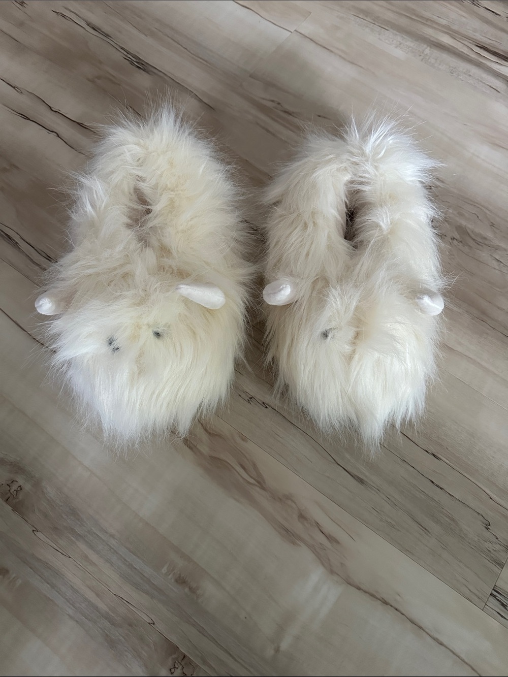 SKIMS Cream Fuzzy Slip-On Yeti Slippers